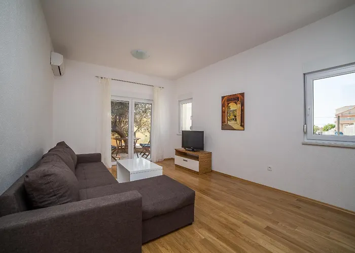 Olive Макарська